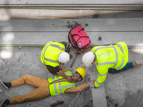 為了自己，為了親人請佩戴高空防墜器